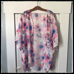 📣SOLD Floral kimono Large Free Size White Pink Cover Up